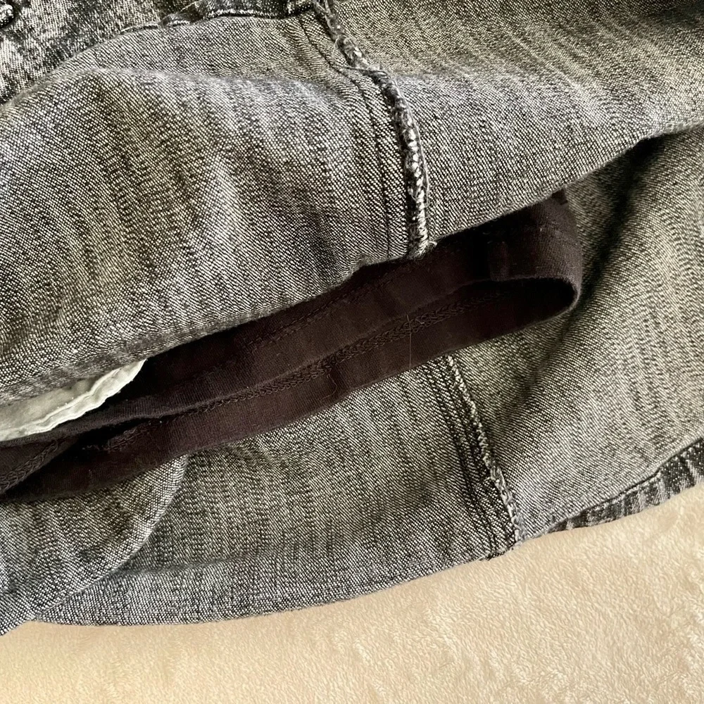 JUSTICE, BLACK JEAN SKIRT. SHORTS UNDERNEATH. IN NEW CONDITION. SIZE 11/12.